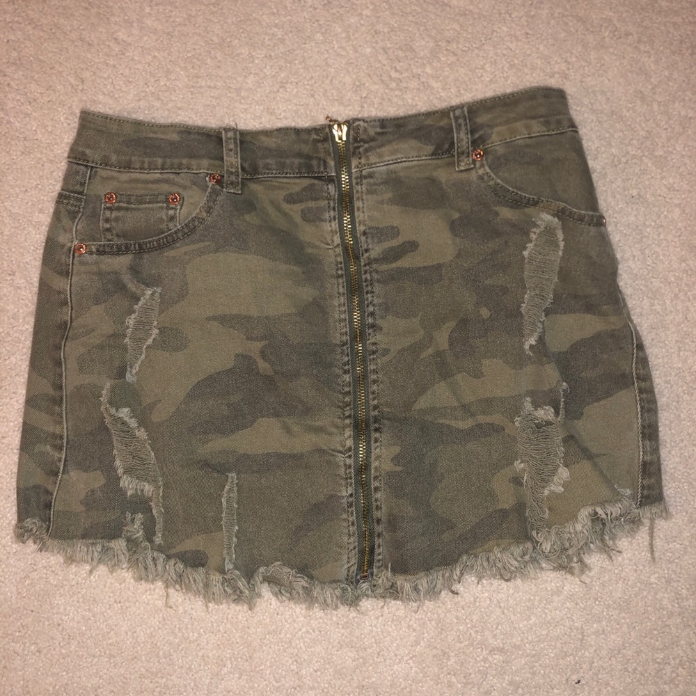 Boutique distressed camo skirt